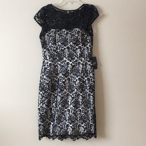 NWT Adrianna Papell cap sleeve lace dress